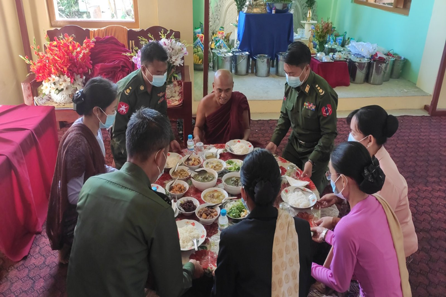 တိုင်းစစ်ဌာချုပ်အလိုက် ဘုန်းတော်ကြီးကျောင်းတိုက်နှင့် သီလရှင်စာသင်တိုက်များအား လှူဖွယ်ပစ္စည်းများလှူဒါန်း